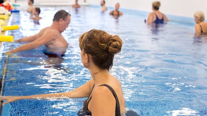 Hot om nedläggning av varmvattenbassäng